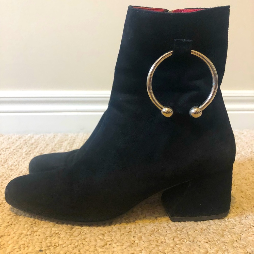 Size 37.5 DORATEYMUR GENUINE SUEDE w silver buckle detail